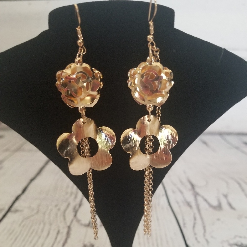 Earings - Picture 2 of 2